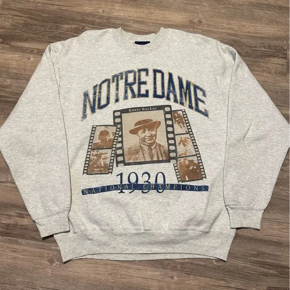 Vintage Gray NOTRE DAME Crewneck Sweater with Graphic - Picture 3 of 6